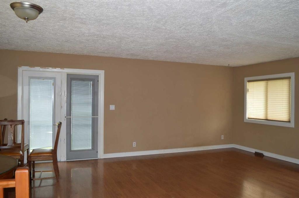 









5259


51

Street,
Lacombe,




AB
T4L1H7

