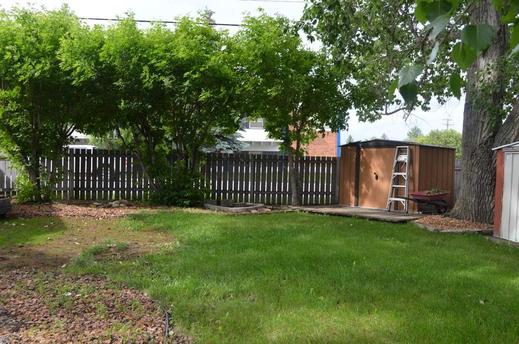 









5259


51

Street,
Lacombe,




AB
T4L1H7

