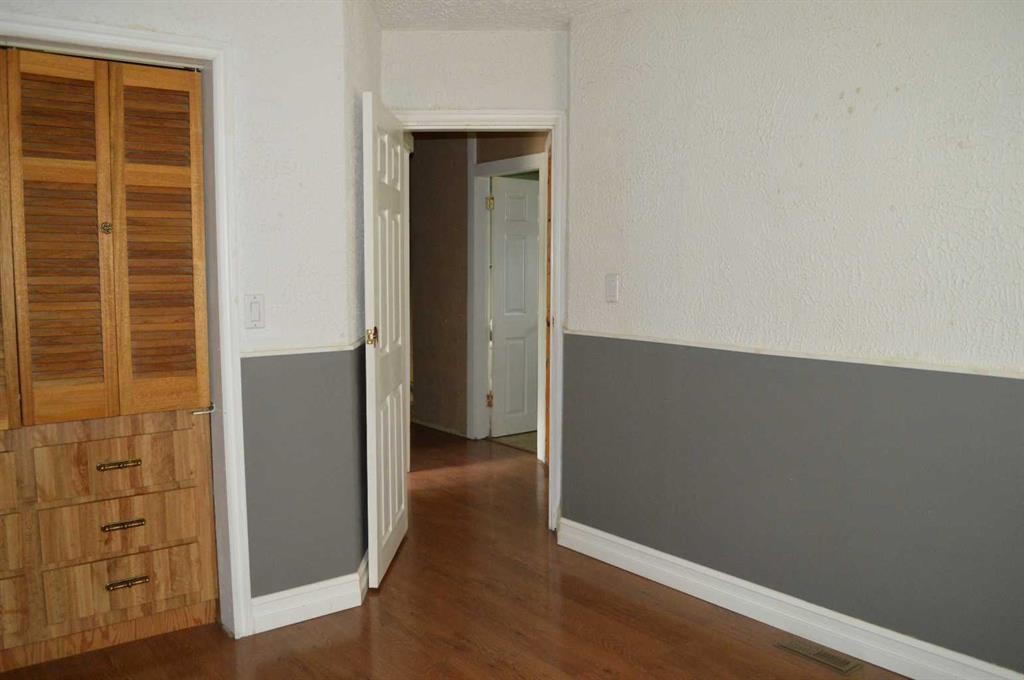 









5259


51

Street,
Lacombe,




AB
T4L1H7

