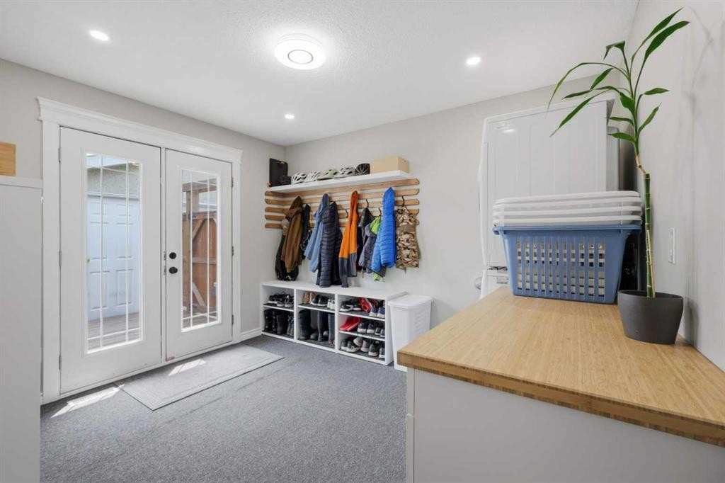 









5721


55

Avenue,
Lacombe,




AB
T4L1L8

