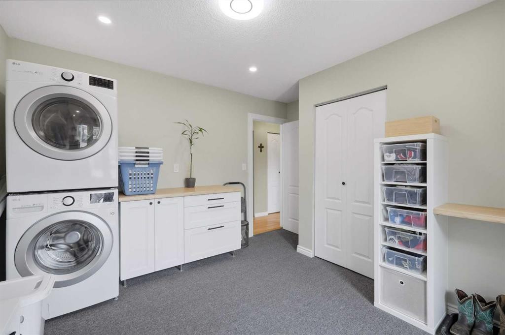 









5721


55

Avenue,
Lacombe,




AB
T4L1L8

