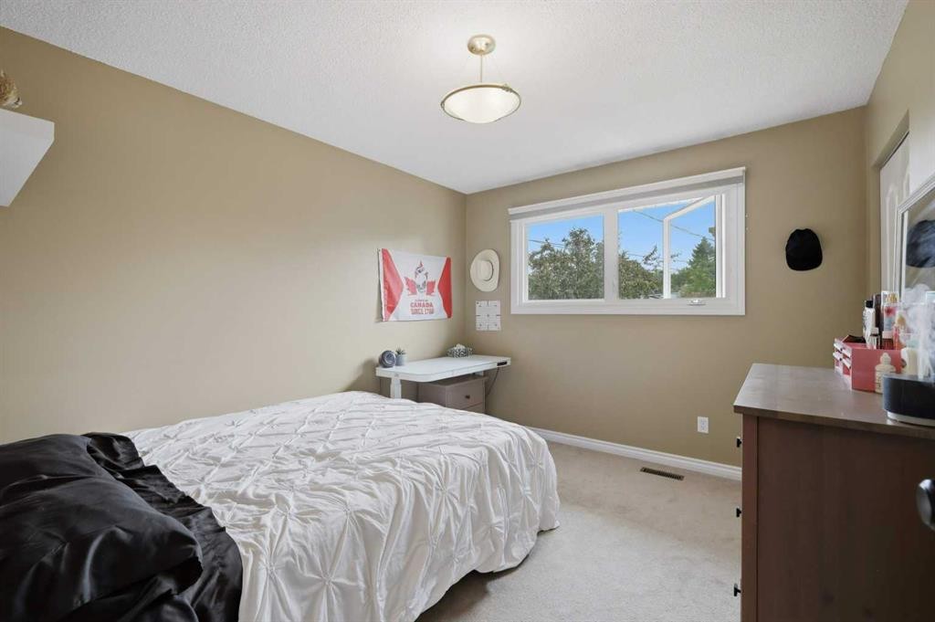 









5721


55

Avenue,
Lacombe,




AB
T4L1L8

