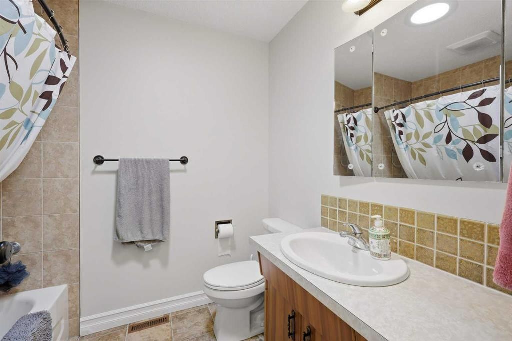 









5721


55

Avenue,
Lacombe,




AB
T4L1L8

