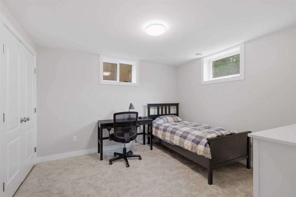 









5721


55

Avenue,
Lacombe,




AB
T4L1L8

