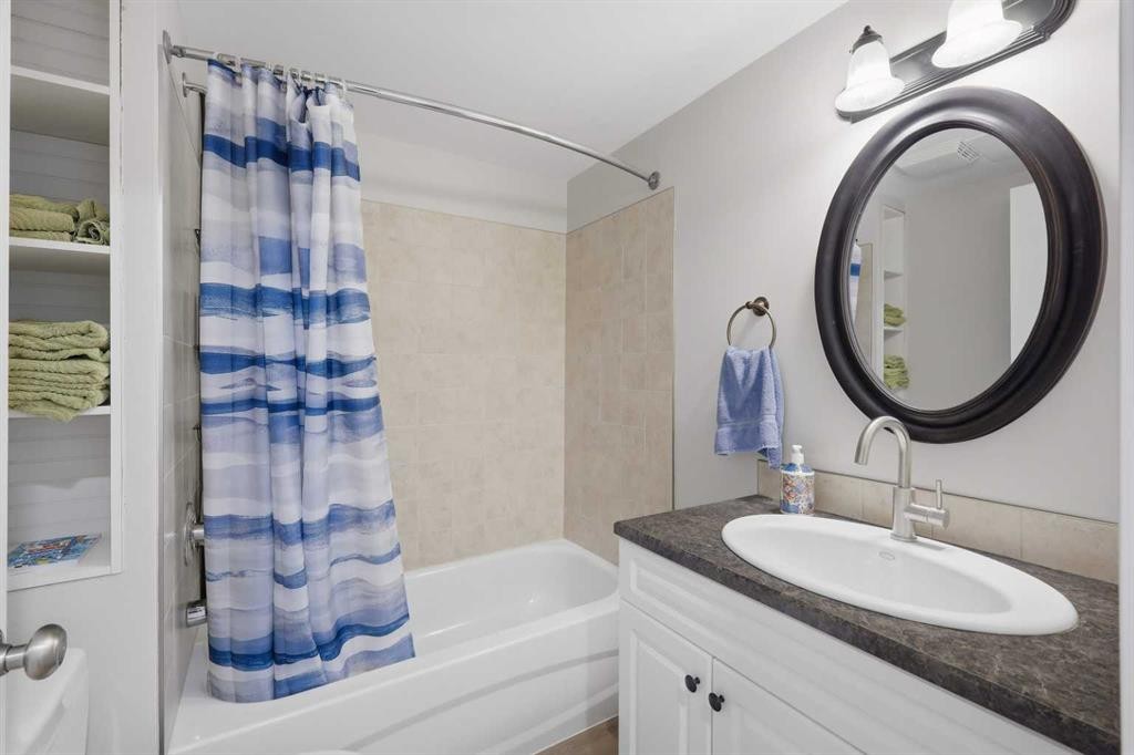 









5721


55

Avenue,
Lacombe,




AB
T4L1L8


