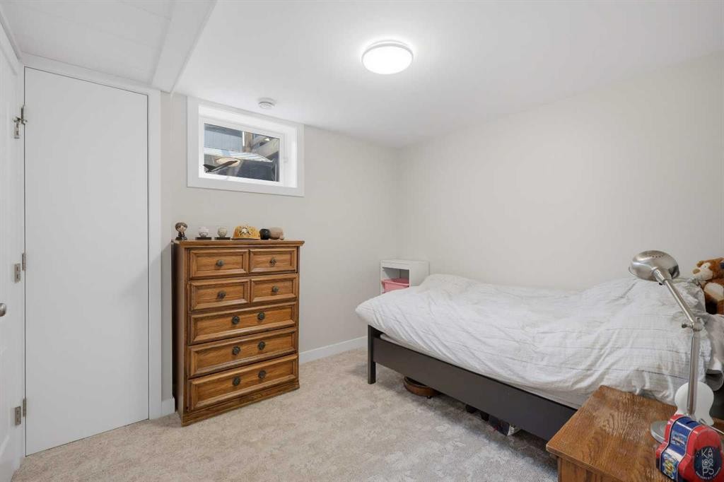 









5721


55

Avenue,
Lacombe,




AB
T4L1L8

