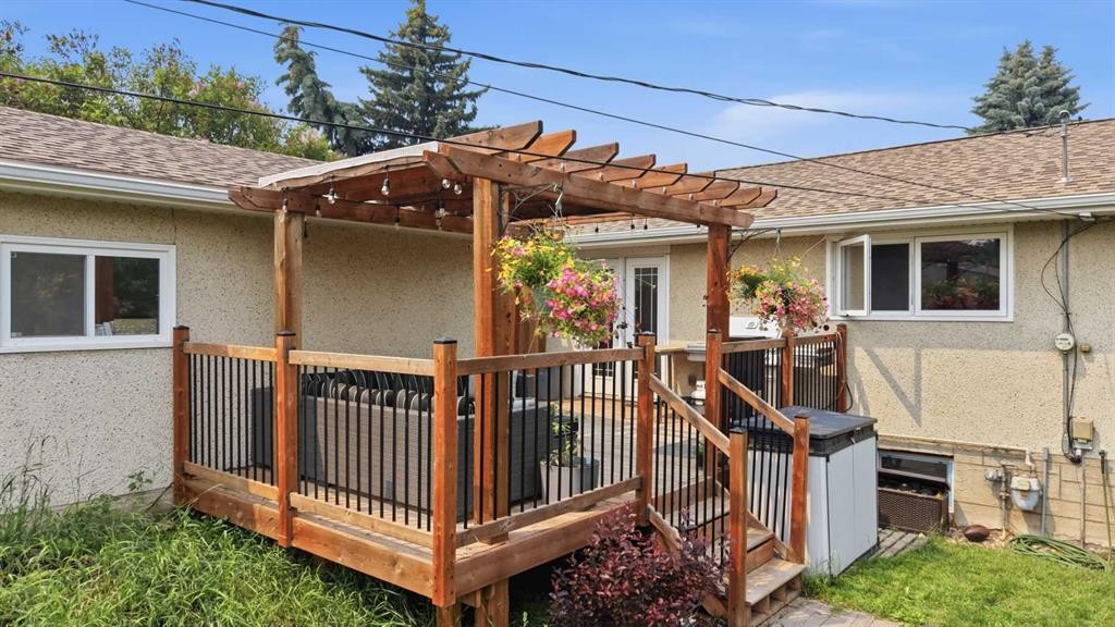 









5721


55

Avenue,
Lacombe,




AB
T4L1L8

