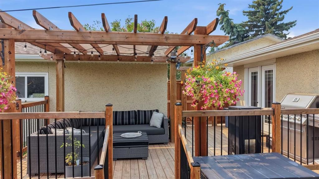 









5721


55

Avenue,
Lacombe,




AB
T4L1L8

