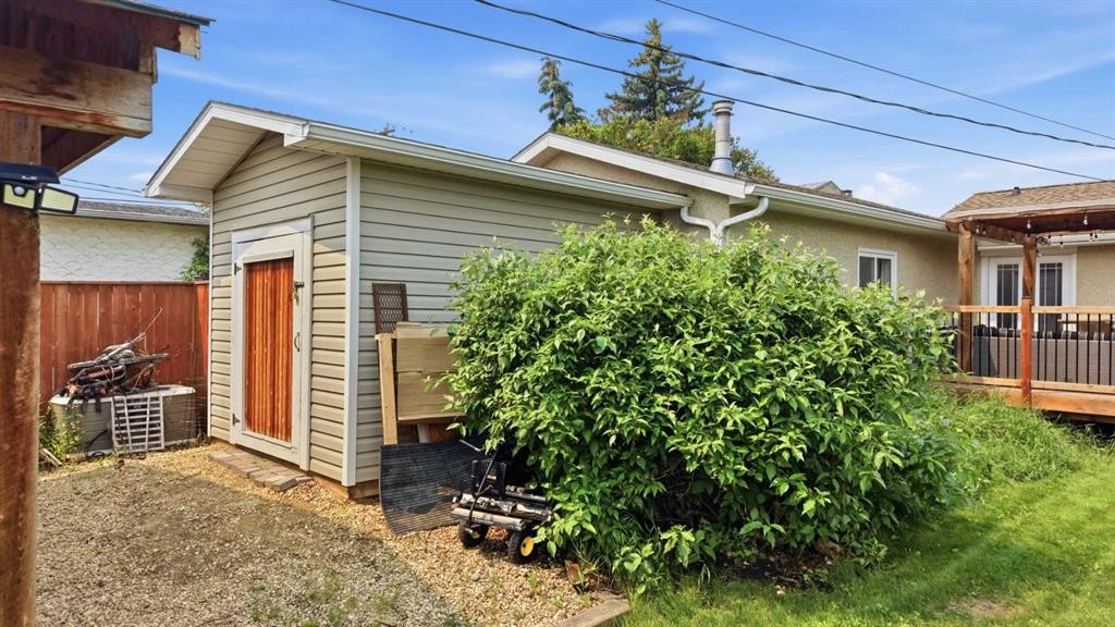 









5721


55

Avenue,
Lacombe,




AB
T4L1L8

