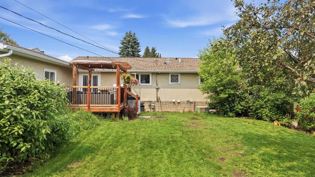 









5721


55

Avenue,
Lacombe,




AB
T4L1L8

