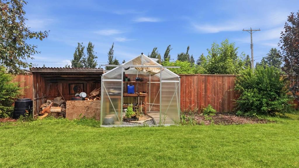 









5721


55

Avenue,
Lacombe,




AB
T4L1L8

