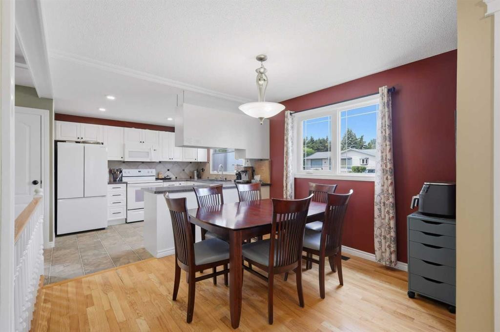 









5721


55

Avenue,
Lacombe,




AB
T4L1L8

