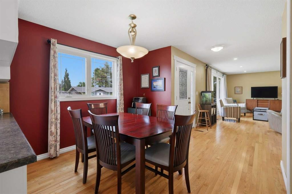 









5721


55

Avenue,
Lacombe,




AB
T4L1L8

