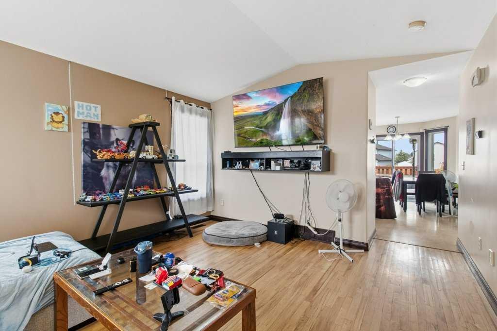 









28


Hunter

Road,
Sylvan Lake,




AB
T4S 2L6


