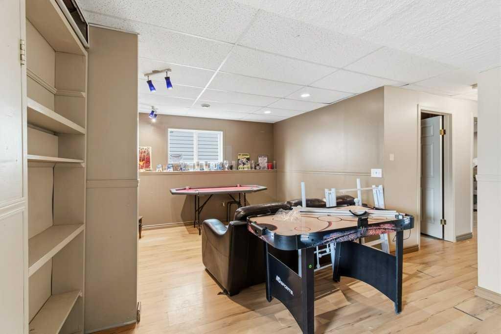 









28


Hunter

Road,
Sylvan Lake,




AB
T4S 2L6

