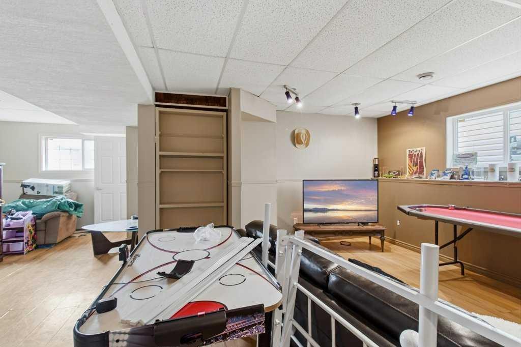 









28


Hunter

Road,
Sylvan Lake,




AB
T4S 2L6

