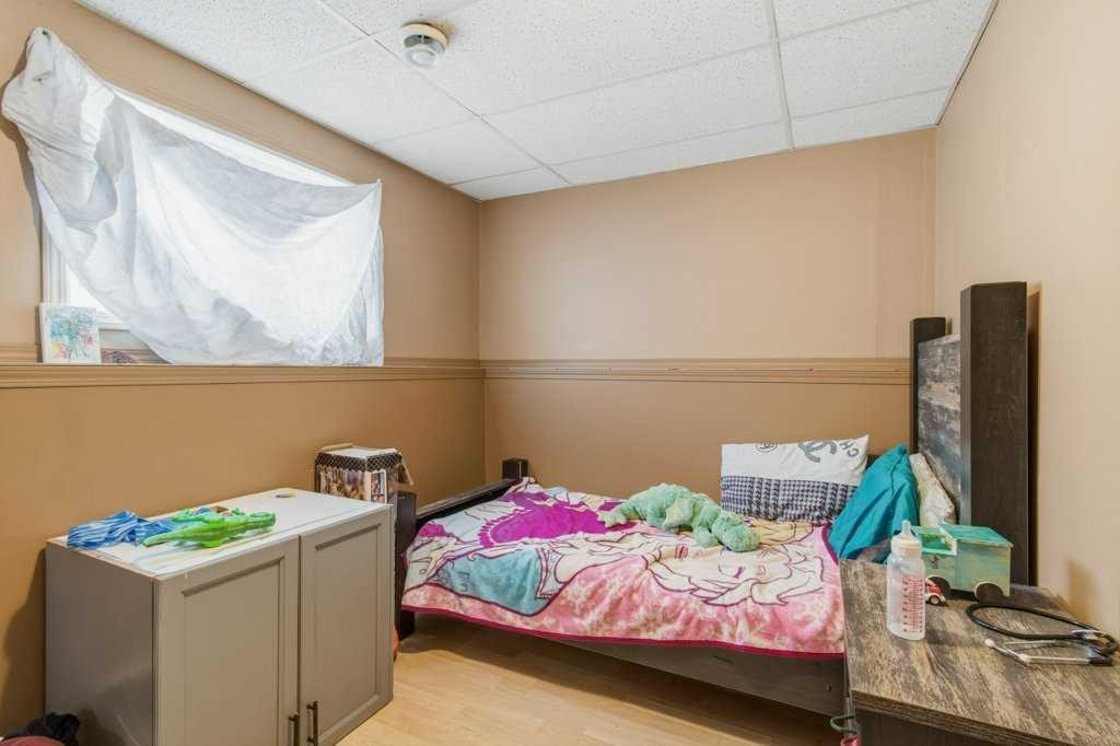 









28


Hunter

Road,
Sylvan Lake,




AB
T4S 2L6

