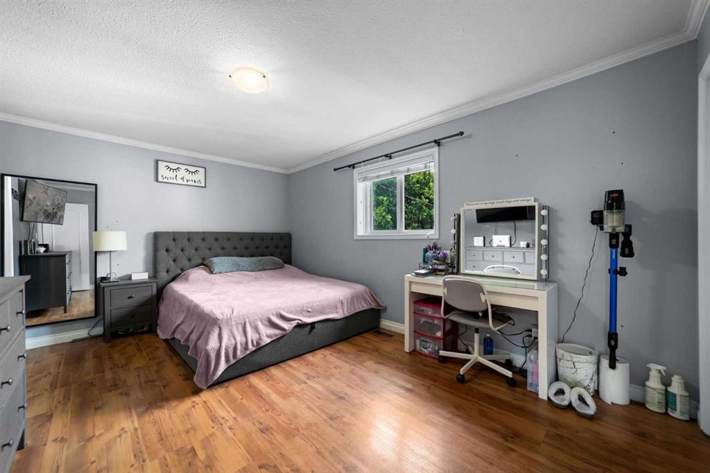 









5224


43

Street,
Camrose,




AB
T4V 1B7

