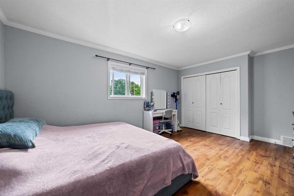 









5224


43

Street,
Camrose,




AB
T4V 1B7

