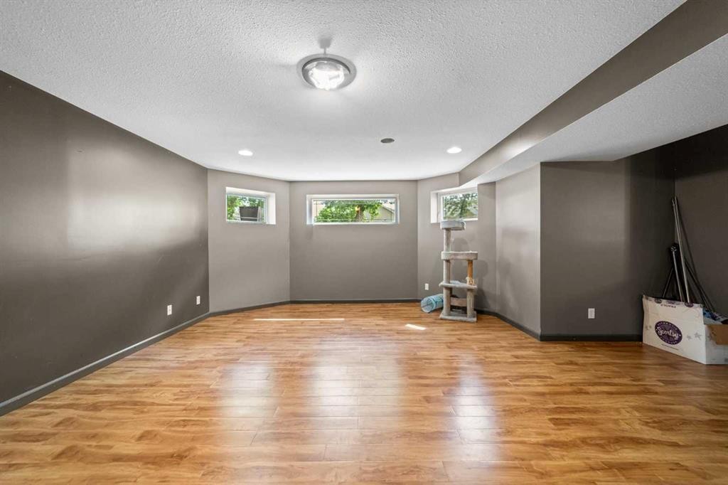 









5224


43

Street,
Camrose,




AB
T4V 1B7

