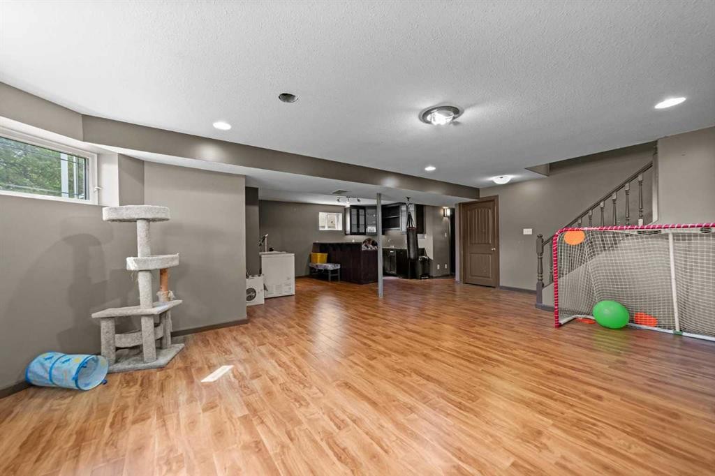 









5224


43

Street,
Camrose,




AB
T4V 1B7

