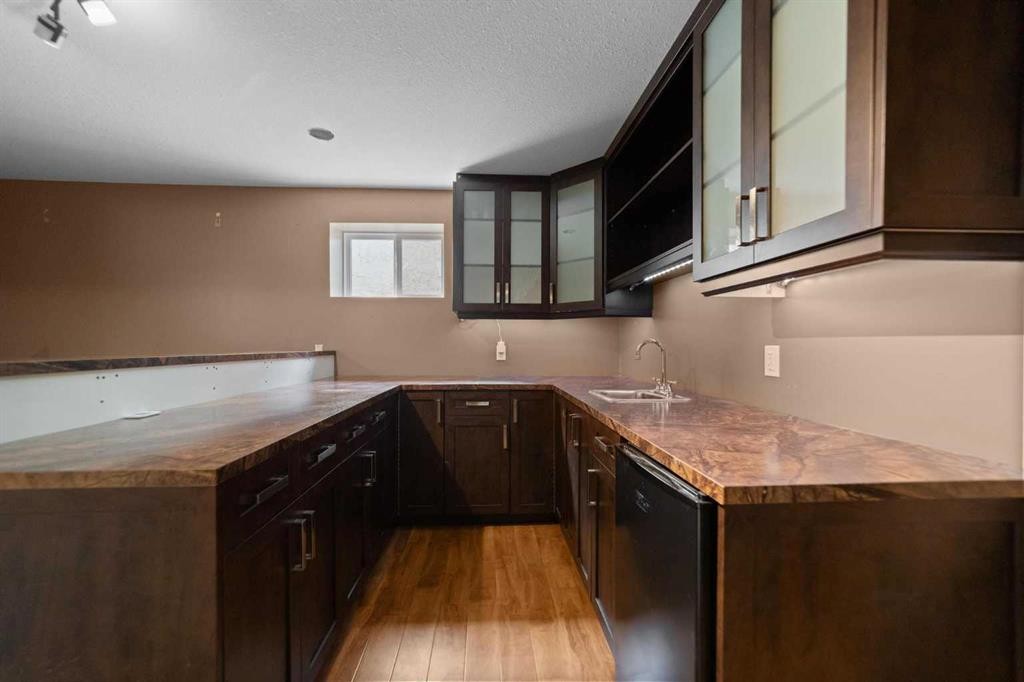 









5224


43

Street,
Camrose,




AB
T4V 1B7

