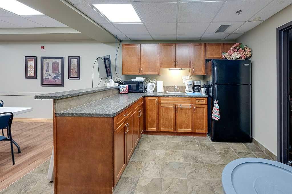 









5040


53

Street, 413,
Sylvan Lake,




AB
T4S 0A1

