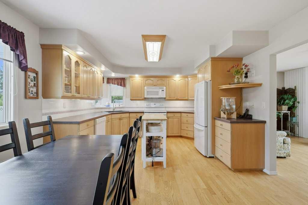 









5709


56

Avenue,
Lacombe,




AB
T4L 1N6

