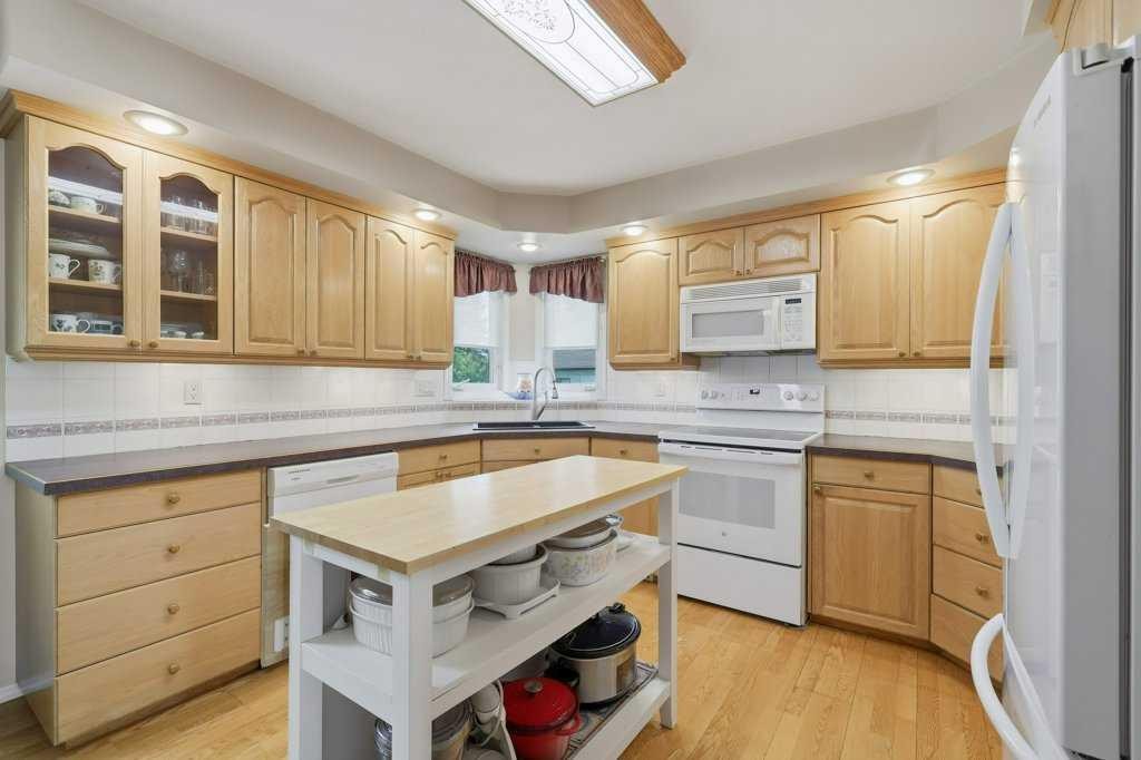 









5709


56

Avenue,
Lacombe,




AB
T4L 1N6


