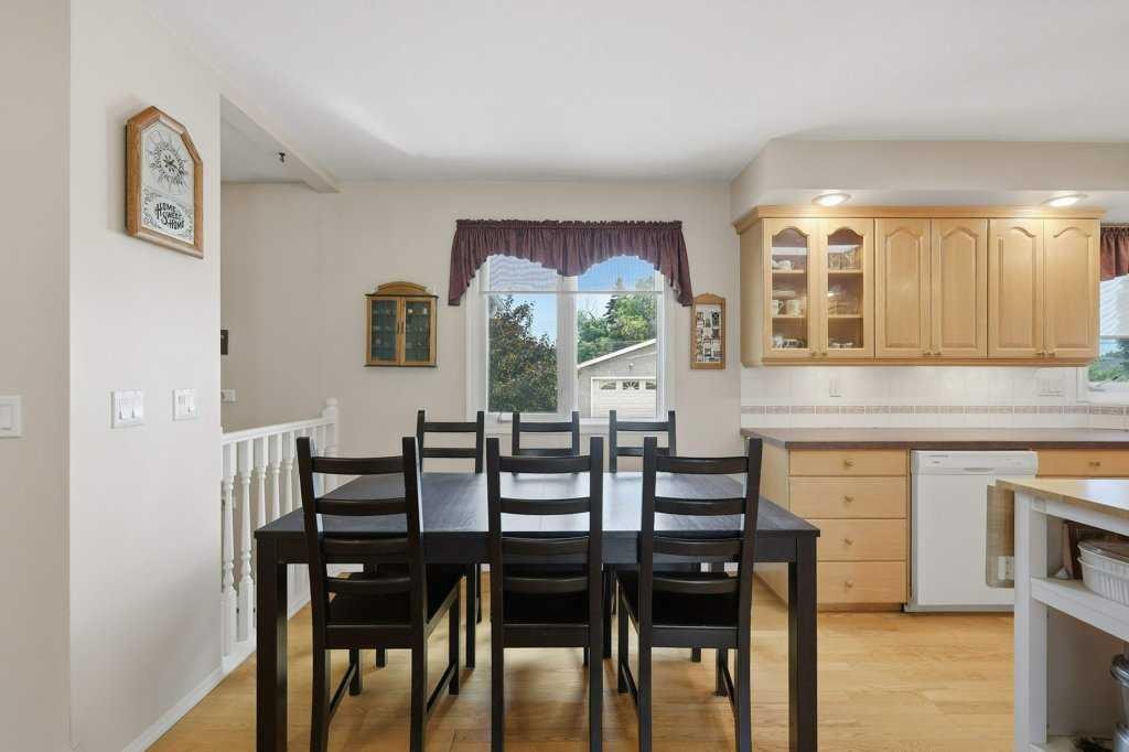 









5709


56

Avenue,
Lacombe,




AB
T4L 1N6

