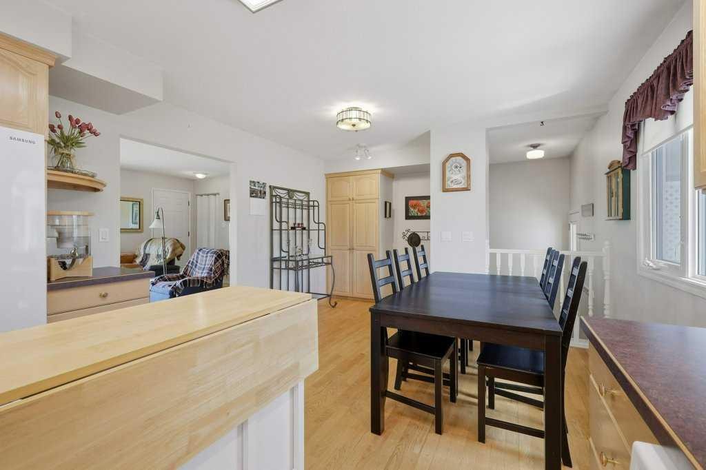 









5709


56

Avenue,
Lacombe,




AB
T4L 1N6

