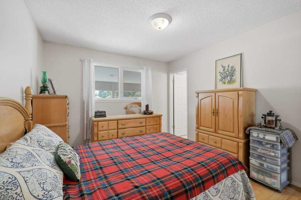 









5709


56

Avenue,
Lacombe,




AB
T4L 1N6

