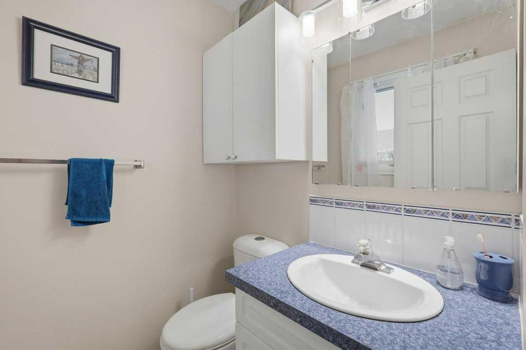 









5709


56

Avenue,
Lacombe,




AB
T4L 1N6

