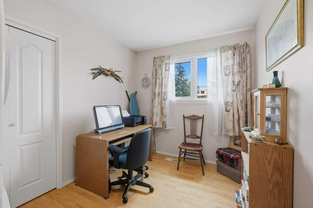 









5709


56

Avenue,
Lacombe,




AB
T4L 1N6

