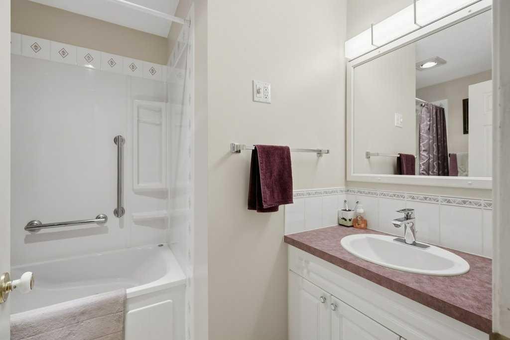 









5709


56

Avenue,
Lacombe,




AB
T4L 1N6

