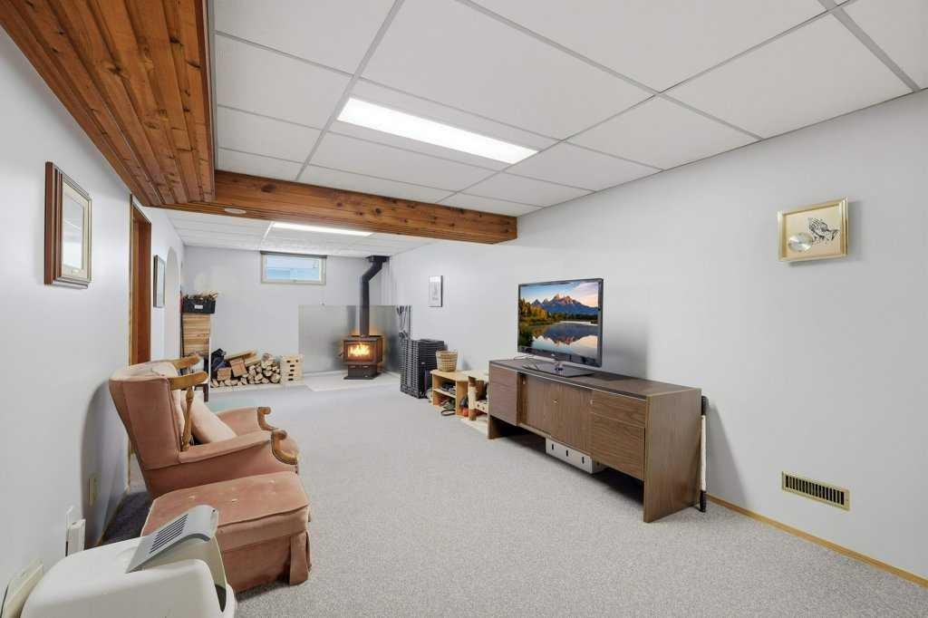 









5709


56

Avenue,
Lacombe,




AB
T4L 1N6

