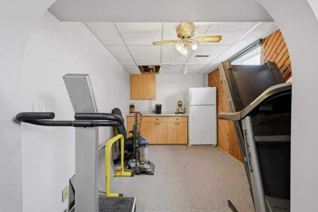 









5709


56

Avenue,
Lacombe,




AB
T4L 1N6

