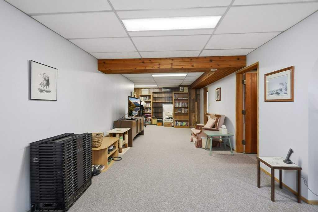 









5709


56

Avenue,
Lacombe,




AB
T4L 1N6

