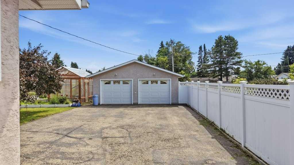 









5709


56

Avenue,
Lacombe,




AB
T4L 1N6


