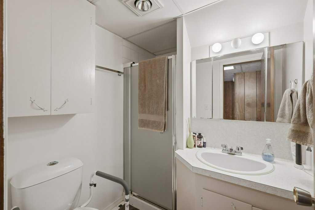 









5709


56

Avenue,
Lacombe,




AB
T4L 1N6

