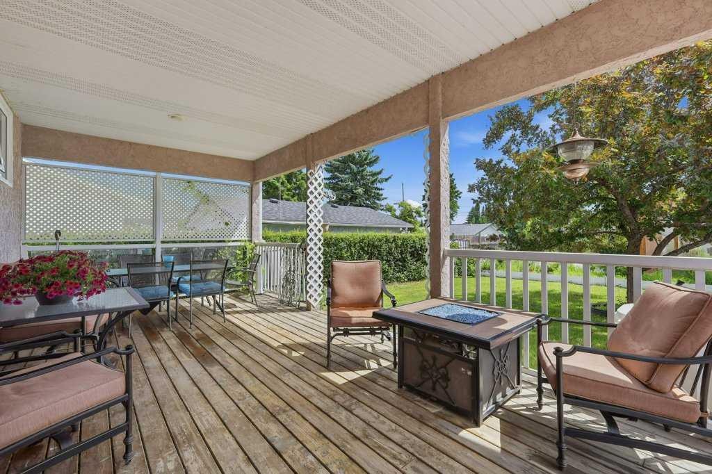 









5709


56

Avenue,
Lacombe,




AB
T4L 1N6

