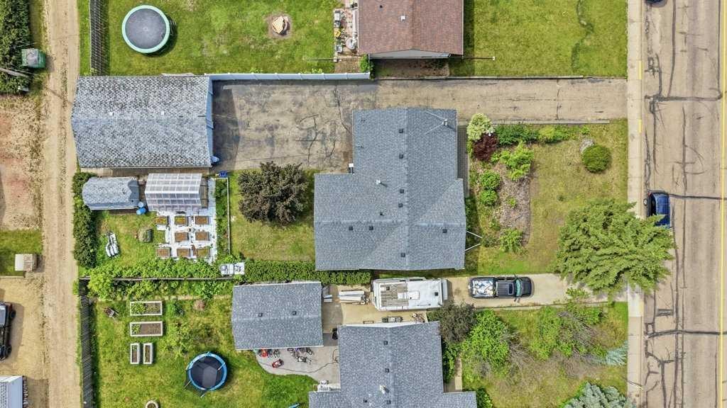 









5709


56

Avenue,
Lacombe,




AB
T4L 1N6

