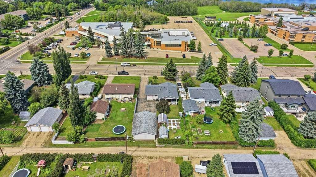 









5709


56

Avenue,
Lacombe,




AB
T4L 1N6

