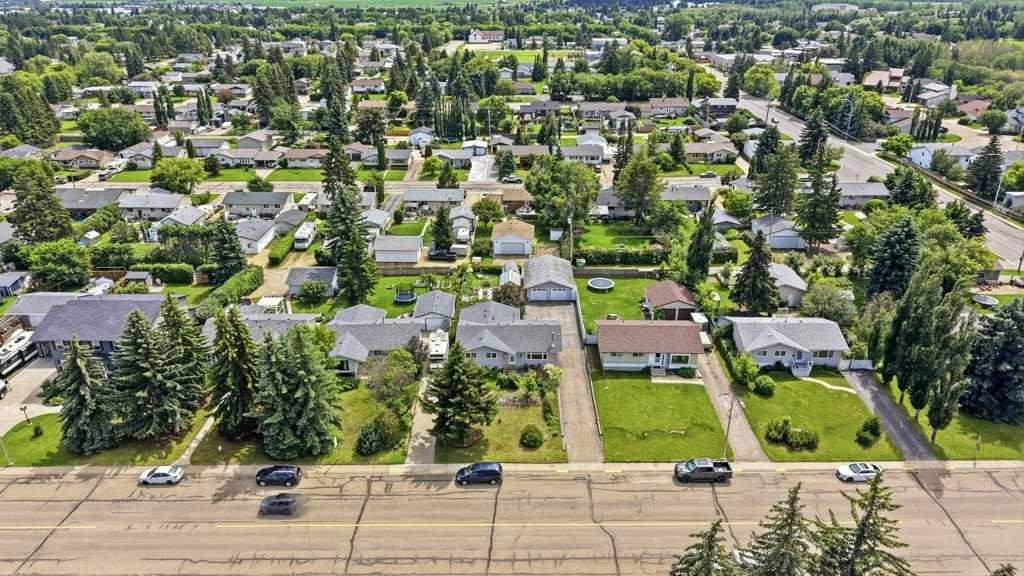 









5709


56

Avenue,
Lacombe,




AB
T4L 1N6

