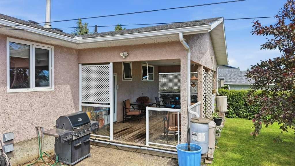 









5709


56

Avenue,
Lacombe,




AB
T4L 1N6

