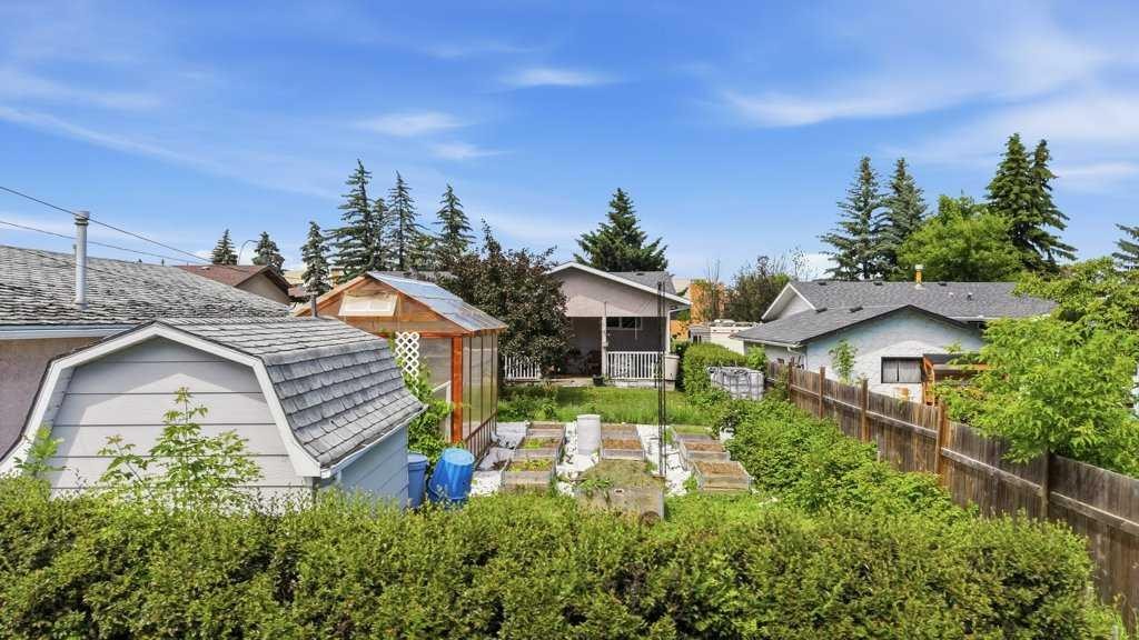 









5709


56

Avenue,
Lacombe,




AB
T4L 1N6

