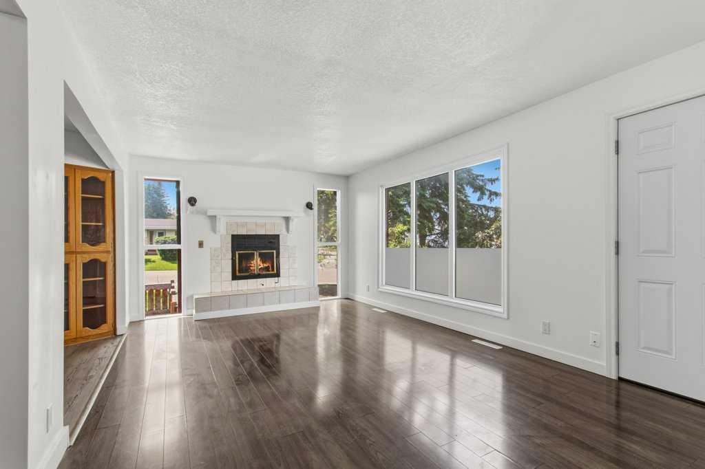 









4719


46

Avenue,
Sylvan Lake,




AB
T4S 1L4

