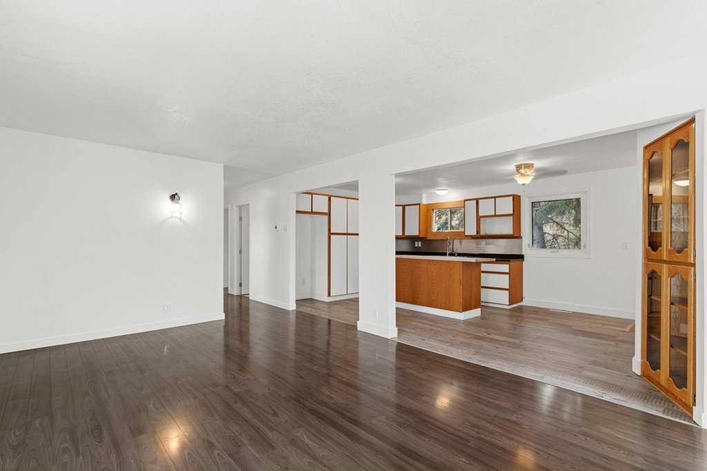 









4719


46

Avenue,
Sylvan Lake,




AB
T4S 1L4

