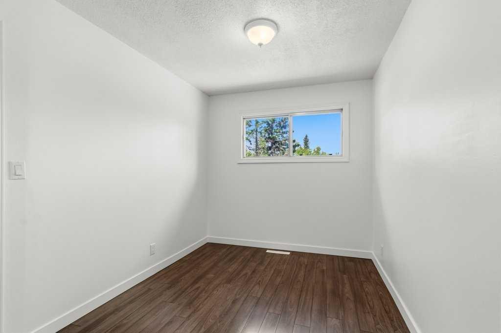 









4719


46

Avenue,
Sylvan Lake,




AB
T4S 1L4

