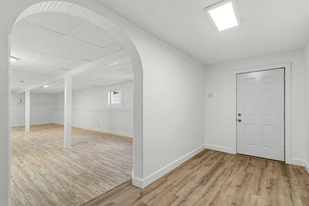 









4719


46

Avenue,
Sylvan Lake,




AB
T4S 1L4

